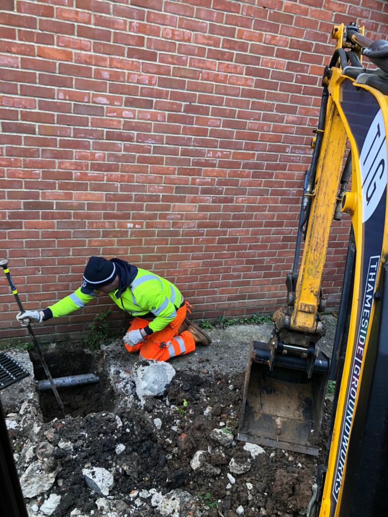 Hand Pitting & Foundation Trial Pit - Thameside Groundworks
